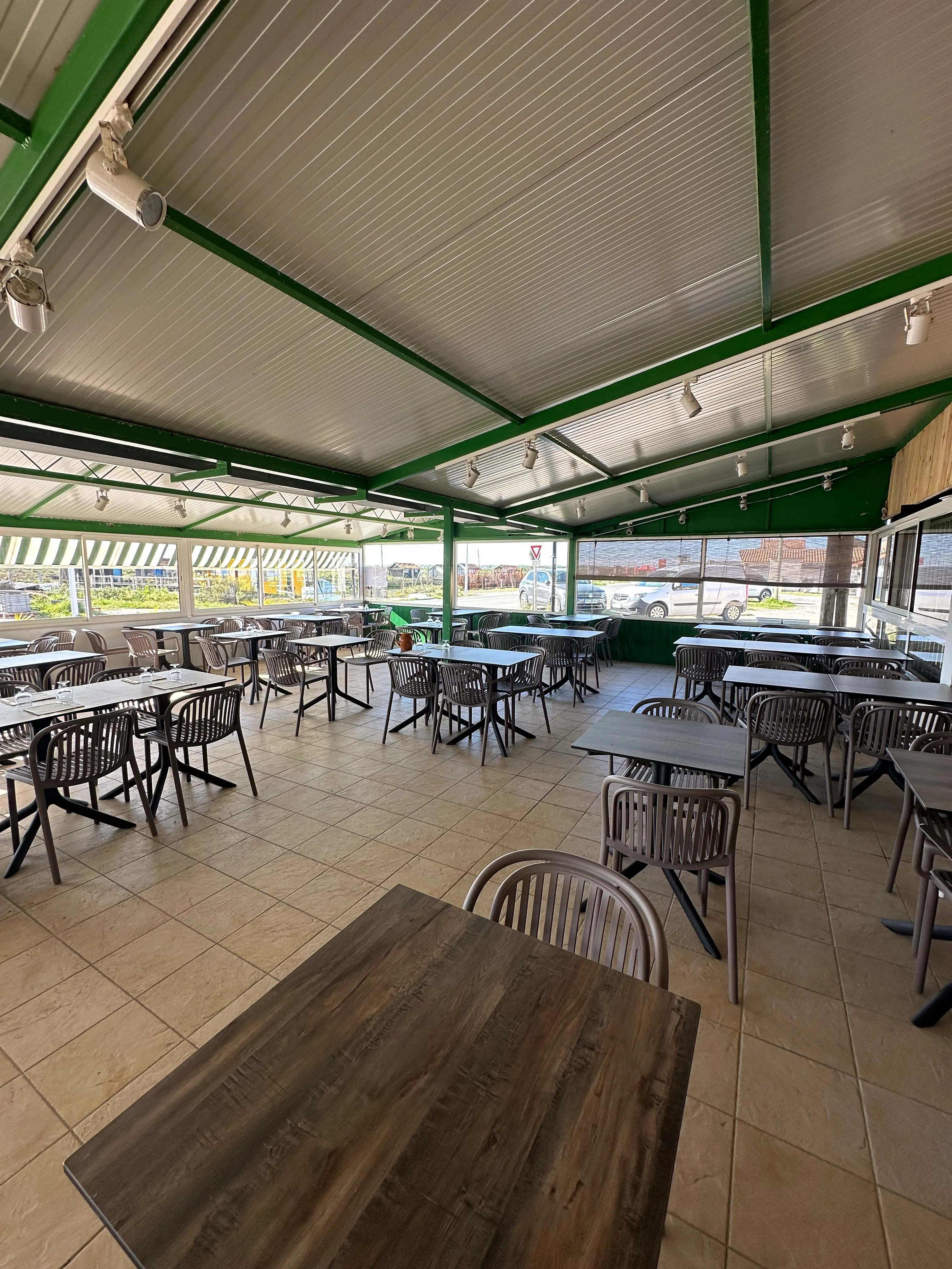 Salle intérieure du restaurant